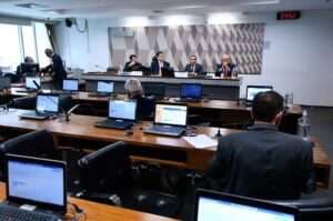 Senado aprova redução da jornada e fim da escala 6×1; proposta segue ao plenário